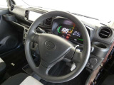 【運転席まわり】・・・ハンドルやシートなども隅々までクリーニング済み。キレイな車内でドライブがより一層快適にお楽しみいただけると思います。
