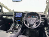 運転席まわりです。 各操作スイッチは使いやすい位置に配置されてます。
