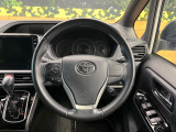 【純正革巻きステアリング】上質な革を使用することで、手にしっかり馴染みとても運転しやすいハンドルです♪