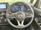 インテリアに合わせたデザインのステアリングは、運転される方のことも考え、運転しやすい形状、大きさです。是非一度、実際に触ってお確かめください。