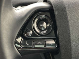 運転中、オーディオの操作をしてて、ハッとしたことはありませんか?ステアリングスイッチは、運転中でもハンドルでオーディオの操作が可能です。安全なドライブをサポートします。
