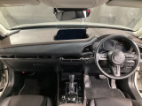 安全運転と情報操作を両立する運転席まわり。さまざまな情報を扱いながら正しい姿勢で安全に運転できることを追求したコックピット!