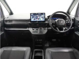 ◆インテリアパネル◆視界広々で非常に運転しやすくロングドライブでも疲れを感じさせないすっきりとまとまったインパネ周りです。