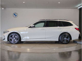 【拘りのFR】BMWが多く採用するFR車。ダイレクトでスポーティな加速感・シャープなハンドリングを実現。縦置きエンジンレイアウトにより、フラットで上質な乗り味です。