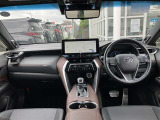 【運転席・インパネまわり】ハンドル・シート・フロアーなど隅々までプロによるクリーニング済み☆彡キレイな車内でドライブが一層快適にお楽しみいただけます!!