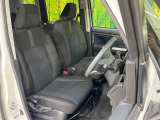 運転席シート廻りは使用感も少なく、良好な状態となっています。前オーナー様が丁寧に使っていたことがよくわかりますね。