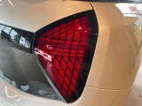 デザインが新しくなったテールランプは、以前のモデルより明度が明るくなり3パターンから点灯デザインを選択できる楽しみがあります!