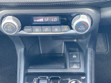 オートエアコンで温度調整も楽チン!四季を問わず快適に運転することが出来ます。