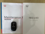 スマートキーは鍵をバッグに入れたままでもドアロックの開閉やエンジンのON・OFFができます。夜間や雨の日も鍵を探さなくて良いので便利です。