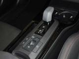 電動パーキングブレーキ・ブレーキホールドを装備してます。ホールド機能は信号待ちが多い一般道で疲労軽減になり、大好評です!