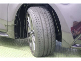 タイヤサイズ 215/45R17。