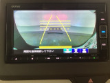 バックでの車庫入れも安心です!リアカメラが付いているバックモニター付のナビを装備しております。操作線もついており距離感も画面から確認できます。