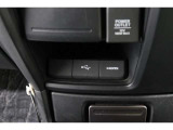 スマートフォンなどの音楽再生が可能なUSB接続ジャック装備車両です♪♪♪