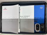 スマートキーは鍵をバッグに入れたままでもドアロックの開閉やエンジンのON・OFFができます。夜間や雨の日も鍵を探さなくて良いので便利です。