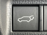 【パワーバックドア】スマートキーや運転席のボタンを押すだけでリアゲートが自動で開閉します!荷物を持っている時や、高い位置にあるバックドアを閉める際に便利な機能です♪