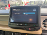 カーナビ付きです。カーナビの機能や保証につきましては、担当スタッフまでお尋ねください。