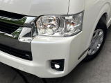 【LEDヘッドライト】悪天候や夜間走行時も良好な視界を確保し安心して運転できる高輝度LEDヘッドライトを装備!点灯速度が早く、消費電力も抑えられています。