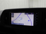 安全を考慮し、視線移動の少ない位置にセットされた純正SDナビ。