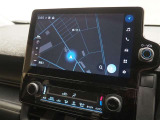 ディスプレイオーディオ(コネクティッドナビ対応)PLUS搭載。T-Connectご契約で2029年4月まで無償で利用できるナビ(期限到来後は有償)と、解約後も利用できる車載ナビが搭載されています。