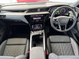SQ8スポーツバック e-tron ベースグレード 4WD 