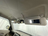運転席・助手席にはバニティミラー付き♪身だしなみチェックできますよ(^^♪