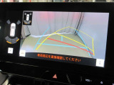 バックでの車庫入れはハンドルと連動したガイドラインが出る「バックガイドモニター」がサポートいたします。