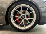 ポルシェセンター 中大阪認定中古車センター/正規ディーラーだからこそ出来る安心、安全、信頼の高品質の車両で御座います。