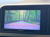 【バックカメラ】駐車時に後方がリアルタイム映像で確認できます。大型商業施設や立体駐車場での駐車時や、夜間のバック時に大活躍!運転スキルに関わらず、今や必須となった装備のひとつです!
