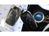 スマ-トキ-ならキーを触ることなくドアの開閉操作ができ、雨天や荷物があっても大丈夫!