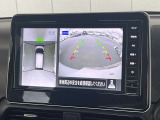 前後左右、見下ろしのモニター表示でバック時の障害物もしっかり見えます!
