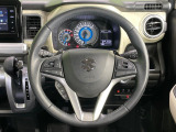 【純正革巻きステアリング】上質な革を使用することで、手にしっかり馴染みとても運転しやすいハンドルです♪