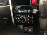オートエアコンは温度を設定するだけで、自動で風量などを設定してくれます。運転しながら操作も必要ないので、安全性も向上します。