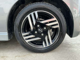 純正アルミホイール装着です!足元からおしゃれを!タイヤサイズは155/65R14です。