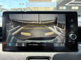 バックでの駐車が苦手な方や運転にあまり自信のない方でも後方の視界をしっかりサポート。安心して車庫入れが出来るバックカメラを装備しています!