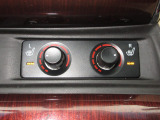運転席&助手席シートヒーターが付いてます。寒い冬でもスイッチONで座面をあたたかくして、ドライブをさらに快適にしてくれます。