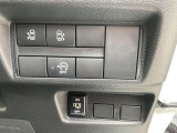 ハンドル右奥には各種設定スイッチがあります。運転者がスッと手を伸ばせば操作できので便利です。