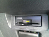 運転席から手の届く位置に ETC2.0車載器付いております。高速道路の料金所もスムーズに通過できますよ♪
