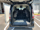 後部座席をシートアレンジすれば、大きい荷物も楽々積めますよ!