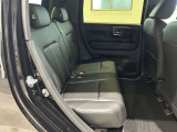 後部座席も乗り降りしやすく、長時間の運転でも快適に過ごすことができます!