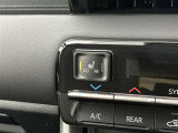 運転席、助手席にはシートヒーターが付いています。最近の冬場は例年よりも寒くなっています。。。シートヒーターがあるとないとじゃ大違い!ぜひお試しあれ!