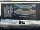 まるで真上から見ているような、視認性の良いアラウンドビューモニターです。駐車が苦手な方でもこれでらくらく駐車できますよ。