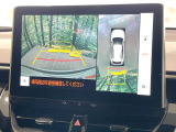 【パノラミックビューモニター】専用のカメラにより、上から見下ろしたような視点で360度クルマの周囲を確認することができます☆死角部分も確認しやすく、狭い場所での切り返しや駐車もスムーズに行えます。