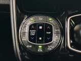 左右独立温度コントロールフルオートエアコンです。運転席、助手席それぞれで独立して温度設定ができます。冷え性の方が乗っても安心ですね♪