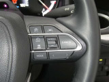 【レーダークルーズコントロール】(全車速追従機能付)付きです。車速に応じて追従支援してくれるので、ロングドライブも快適です。詳細は販売店スタッフまでおたずねください。