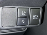 オートマチックハイビームとは、先行車や対向車のライトを認識し、ハイビームとロービームを自動で切り替える機能です。夜道の視界を確保します。詳細は販売店スタッフまでおたずねください。