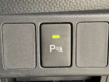 車庫入れなどの運転時、静止物の接近を表示とブザーでお知らせします。