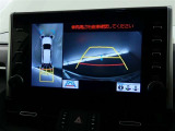 パノラミックビューモニター付きです。車両を上から見たような映像を画面に表示。運転席からの目視だけでは見にくい、車両周辺の状況をリアルタイムでしっかり確認できます。