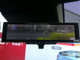 お荷物で後方が見えずらい際には液晶のルームミラーにて後方確認可能です♪勿論通常時は通常の鏡使用も可能です♪