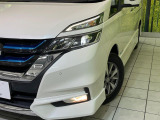【LEDヘッドライト】悪天候や夜間走行時も良好な視界を確保し安心して運転できる高輝度LEDヘッドライトを装備!点灯速度が早く、消費電力も抑えられています。