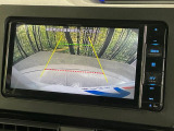 【バックカメラ】駐車時に後方がリアルタイム映像で確認できます。大型商業施設や立体駐車場での駐車時や、夜間のバック時に大活躍!運転スキルに関わらず、今や必須となった装備のひとつです!